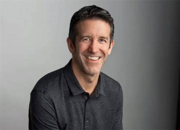 不止新CEO！苹果芯片老将斯鲁吉接掌首席硬件官重划团队格局