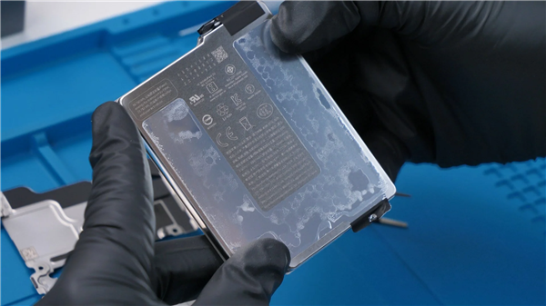 苹果引爆钢壳电池热潮，国产厂商跟进，容量直指10000mAh