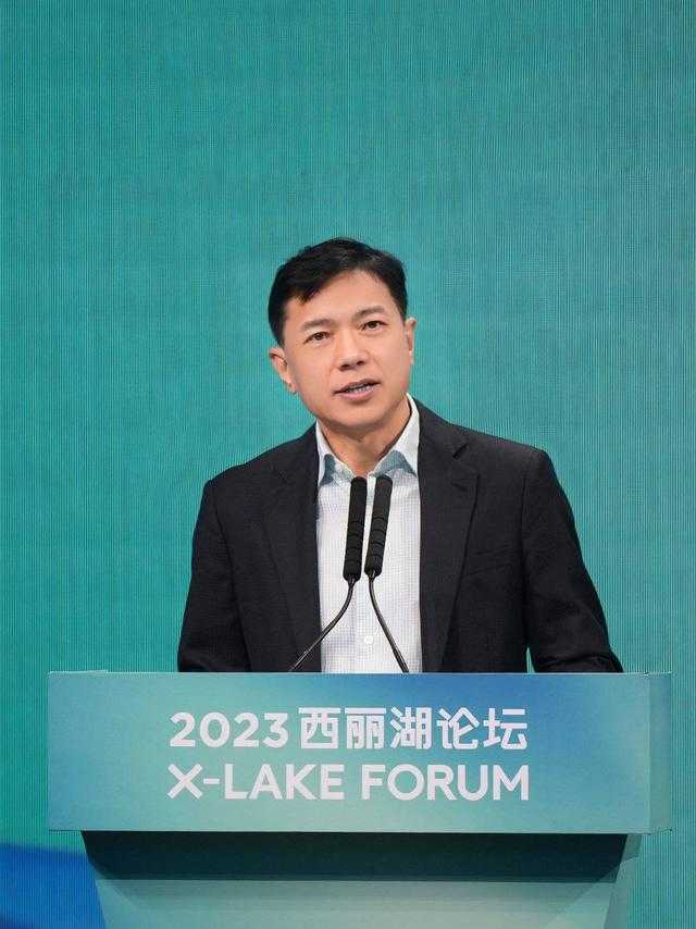 进入AI时代的标志不是产生很多的大模型，而是需要产生更多的AI原生应用