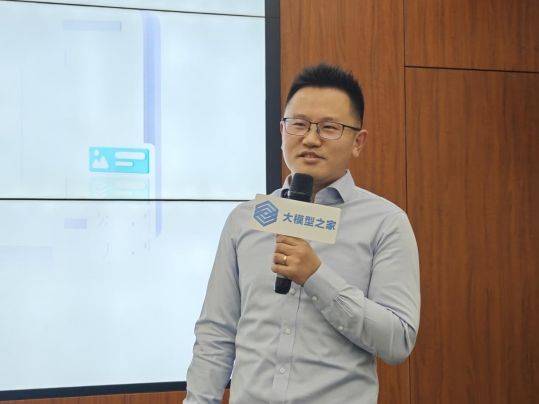 超凡创意Prompt,大模型AIGC产业沙龙成功在京举行 超凡创意Prompt,大模型AIGC产业沙龙成功在京举行