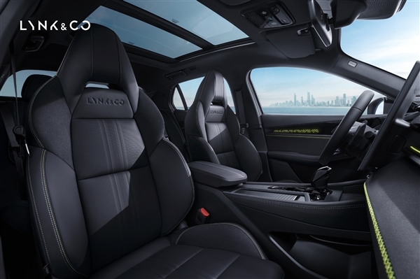 Limited-time pricing starting at 103，800 RMB: New Lynk & Co 03 family launched， with 2.0T models delivering 272 horsepower from the start.