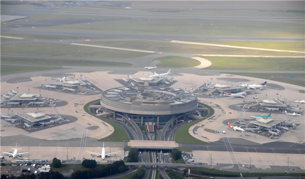 Federal workers forced to work unpaid， Los Angeles airport without air traffic controllers for hours