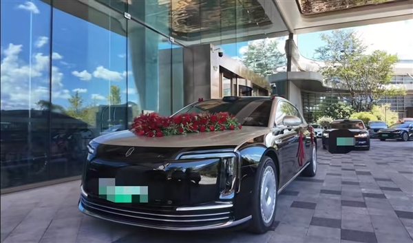 新式豪华!年轻人结婚爱上新能源婚车 比劳斯莱斯贵也要订
