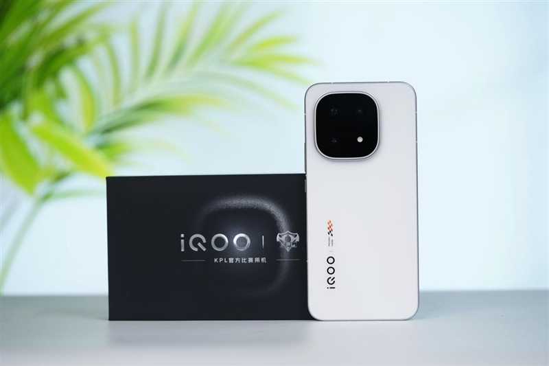 From Performance Phone to All-Round Flagship! iQOO 15 Review: Dual-Chip Computing Power + All-Scenario Optimization， More Than Just a Gaming Powerhouse