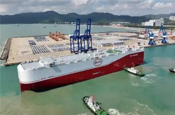 BYD's 'Jinan Hao' Sets Sail on Maiden Voyage， Carrying Over 6，000 New Energy Vehicles to Singapore