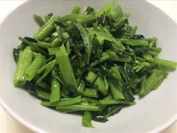 Water spinach growing in water