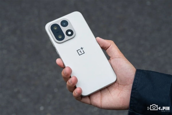 OnePlus 15 at 3999 Yuan Seems Willing to Be a Sub-brand