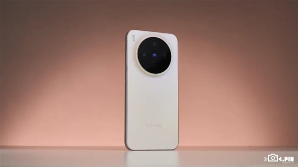 Can the vivo X300， starting at 4399 yuan， be the strongest standard version phone this year?