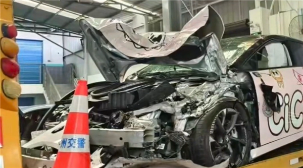 Hyper GT Rear-Ends Construction Vehicle on Highway! Hyper Responds: Hit an Irregular Vehicle with Limitations