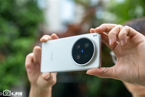 Can the vivo X300， starting at 4399 yuan， be the strongest standard version phone this year?