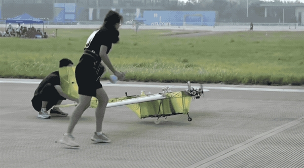 Chinese University Students Handcrafting Bombers: Americans Who Love Douyin Are Panicking