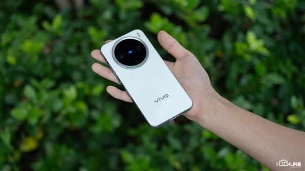 Can the vivo X300， starting at 4399 yuan， be the strongest standard version phone this year?