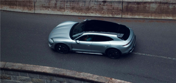 Ferrari's First Electric Car Unveiled， Market Value Drops by 12.7 Billion