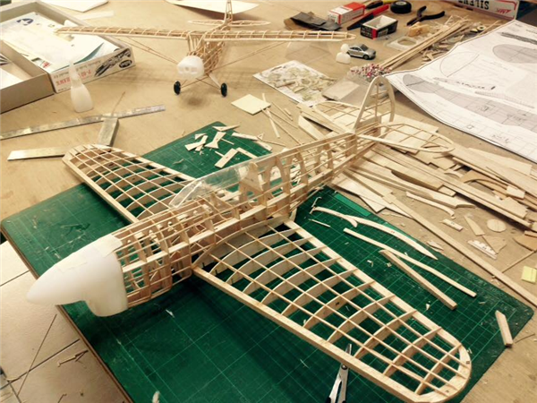 Chinese University Students Handcrafting Bombers: Americans Who Love Douyin Are Panicking