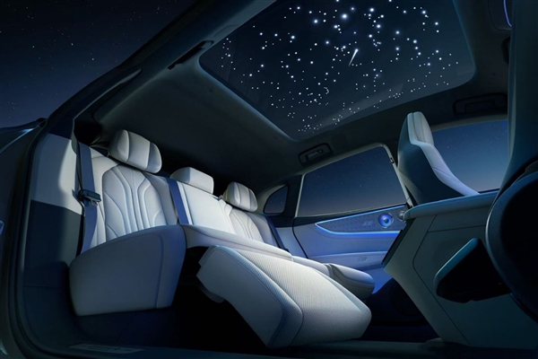 Refreshed Zeekr 001 Interior Revealed: Emulating Luxury Car Starlight Roofs