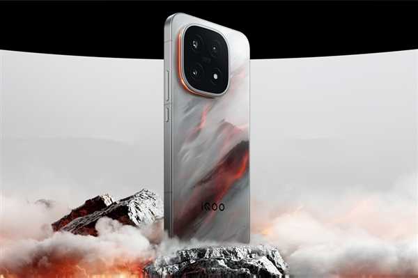 iQOO 15 First Day Sales Exceed 142，000 Units; Product Manager Joke About Phone Debt