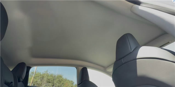 Extremely Rare! Budget Tesla Model Y Rear Cup Holder Real Shot Netizens: Truly the Lowest of the Low