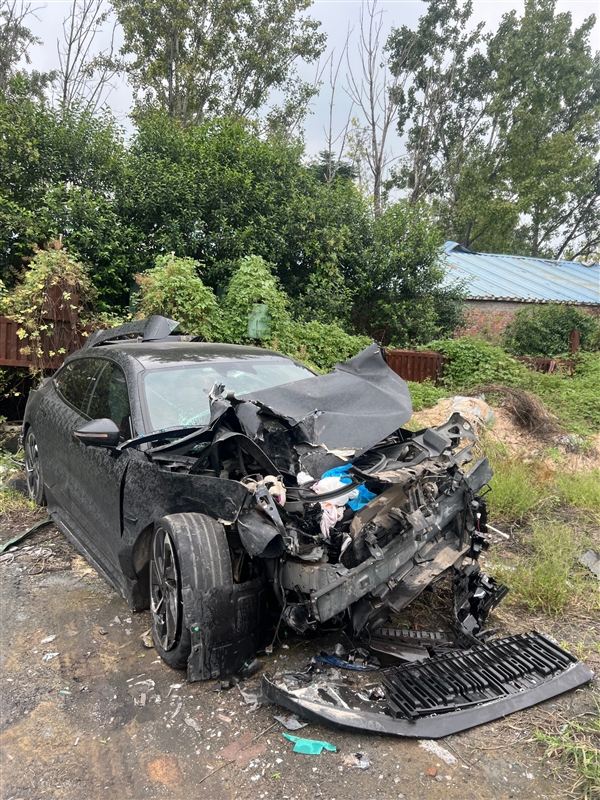 Zeekr 001 Totaled After Truck Collision， All Occupants Safe! Owner Orders Another 001