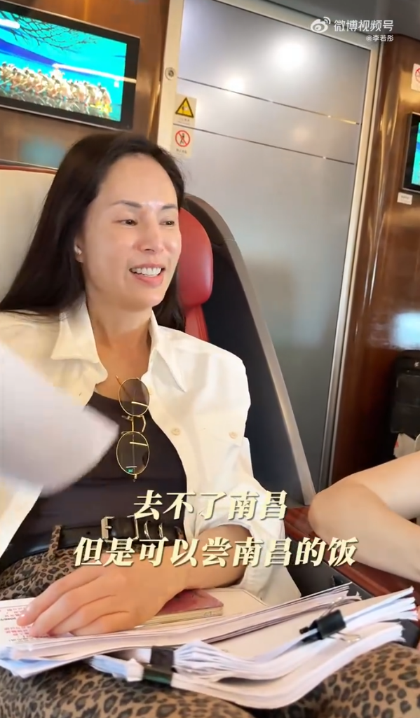Actress Carman Lee Praises High-Speed Rail Meal Delivery Service During National Day Holiday: Specialty Foods Delivered Directly to Her Seat