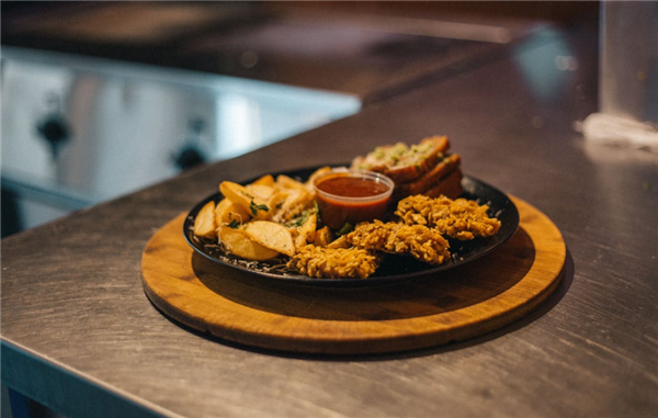 警惕！无烟酒习惯炸鸡店老板患肺癌：日均炸鸡7小时