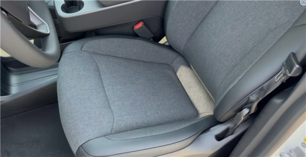 Extremely Rare! Budget Tesla Model Y Rear Cup Holder Real Shot Netizens: Truly the Lowest of the Low