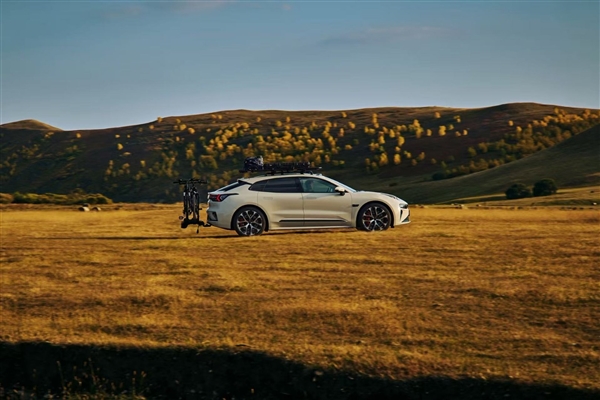 Refreshed Zeekr 001 Interior Revealed: Emulating Luxury Car Starlight Roofs