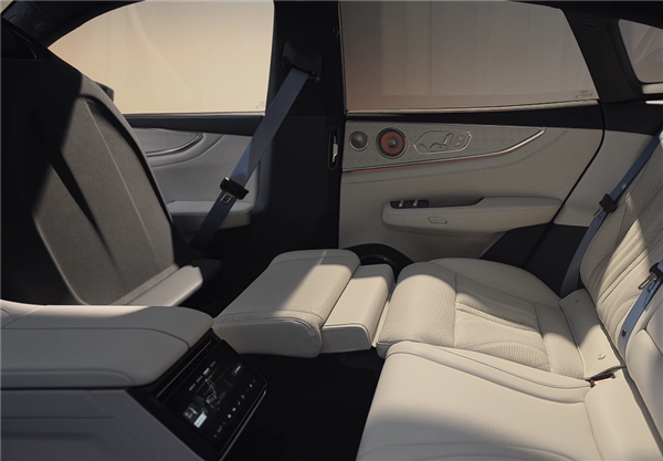 Refreshed Zeekr 001 Interior Revealed: Emulating Luxury Car Starlight Roofs