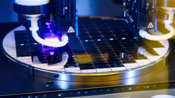 ASML Delivers First Revolutionary 3D Packaging Lithography Machine! Resolution 400 Nanometers， 270 Wafers per Hour