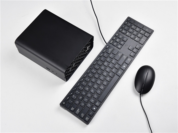 Smaller than NAS， More Powerful than Desktop! Ryzen AI Max+ PRO 395 Mini PC Hands-On Review