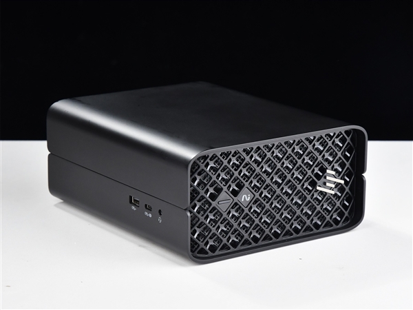 Smaller than NAS， More Powerful than Desktop! Ryzen AI Max+ PRO 395 Mini PC Hands-On Review