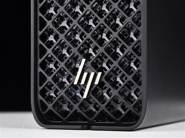 Smaller than NAS， More Powerful than Desktop! Ryzen AI Max+ PRO 395 Mini PC Hands-On Review