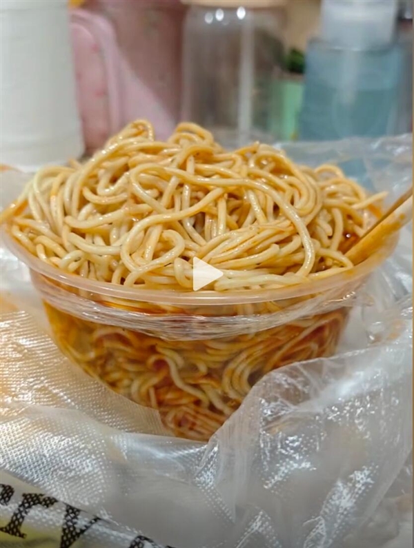 牛肉面馆一碗“管饱面”全网爆火：有人跨省来吃面
