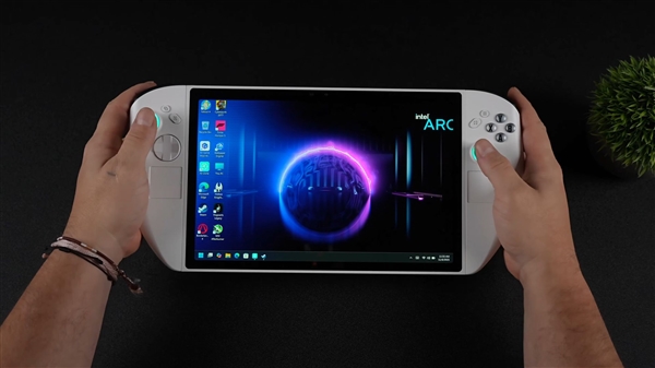 Abxylute 3D One掌机，可拆卸手柄设计，变身平板