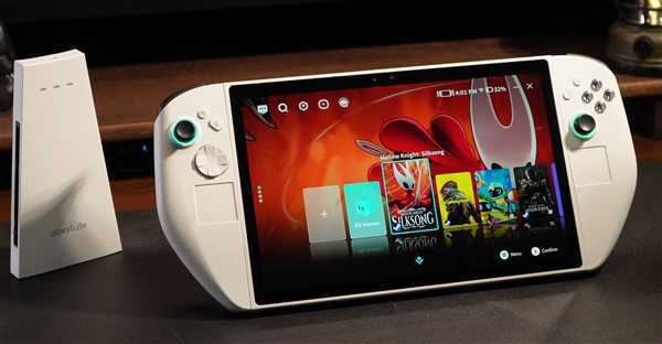 第二款Lunar Lake掌机亮相：11寸巨屏，裸眼3D效果引人注目