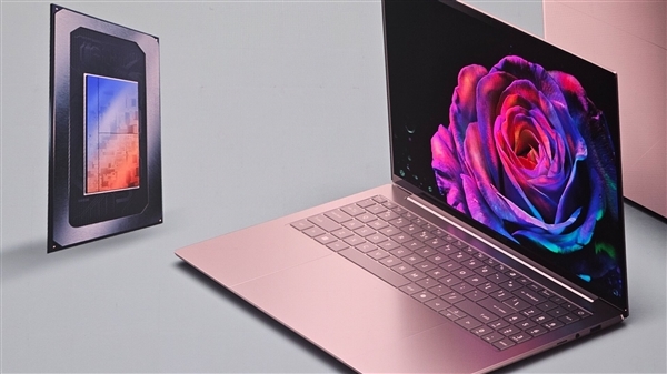 微星展示全球首批Panther Lake笔记本：记者上手连连惊呼