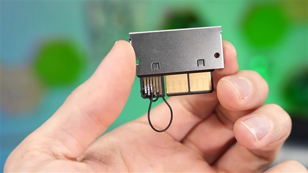 单12V-2×6实现为RTX 5090供电750W！甚至都没敢跑分