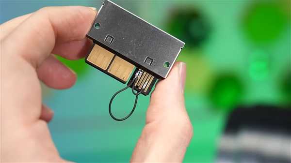 单12V-2×6实现为RTX 5090供电750W！甚至都没敢跑分