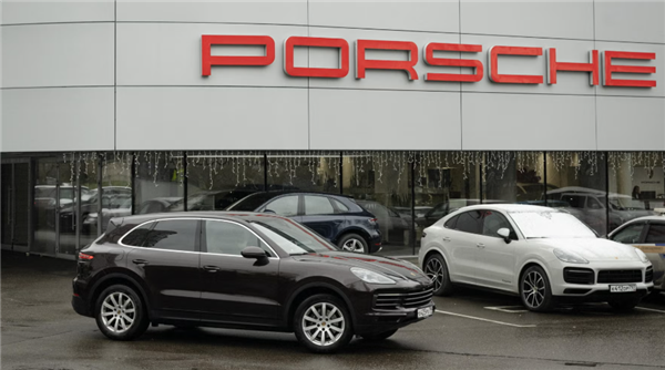 豪华汽车变“报废车” 俄罗斯数百辆保时捷突然无法启动！