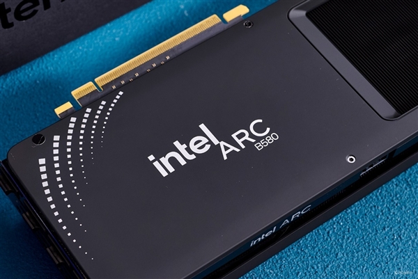 英特尔锐炫B770显卡来袭：300W功耗冲击3000元级市场