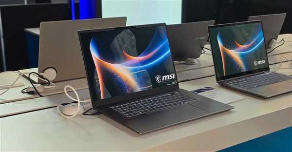 微星展示全球首批Panther Lake笔记本：记者上手连连惊呼