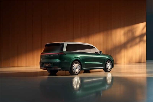 纯电续航500km 全球增程车型第一！零跑家族最大SUV D19发布：明年4月上市