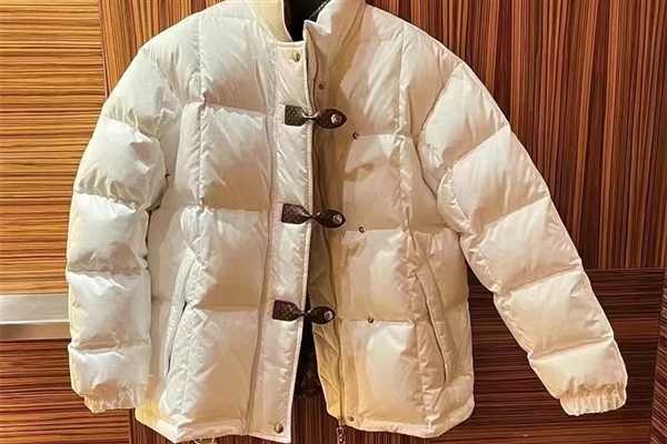 哈尔滨机场出租羽绒服：洗2次不再租