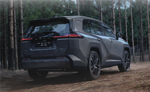 国外媒体羡慕不已！全新一代丰田RAV4荣放交付：限时15.18万起