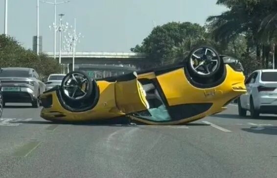 理想汽车：800万法拉利SUV高速撞击理想L9 硬生生抗下了！