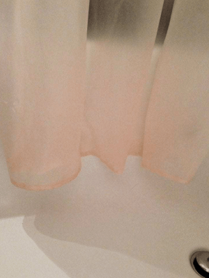 家用设施为何常出现红色污渍？