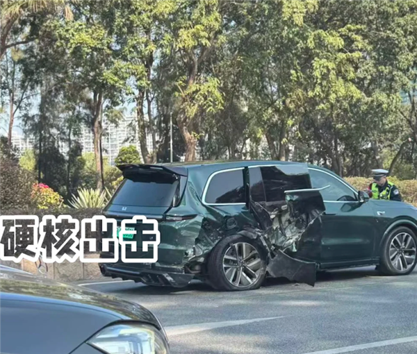 理想汽车：800万法拉利SUV高速撞击理想L9 硬生生抗下了！