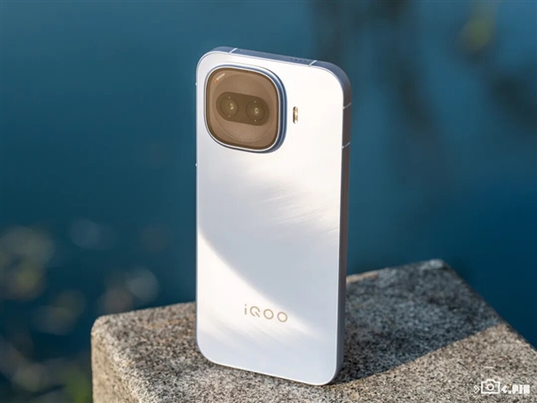 内存价格疯涨 iQOO“买芯片送手机”这招还有用吗