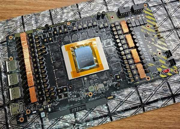 微星旗舰卡皇！RTX 5090 Lightning Z曝光：双12V-2×6接口、40相供电