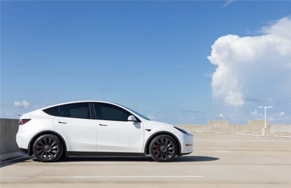 聚焦自动驾驶算力升级！特斯拉宣布：AI5芯片接近完成 AI6已启动研发