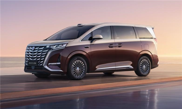 5.4米超长车身！腾势D9L谍照曝光：300km+纯电续航